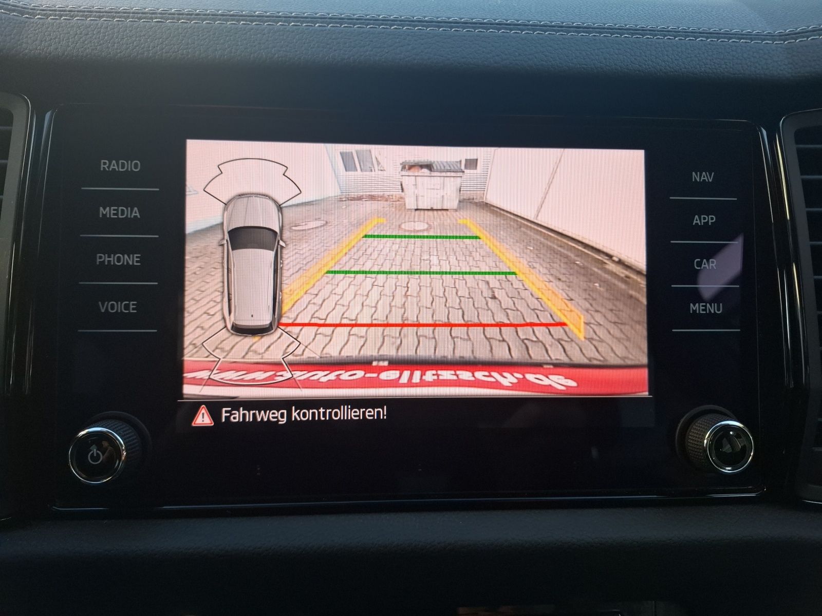 Fahrzeugabbildung SKODA Kodiaq TSI Clever DSG Matrix AHK Navi ACC RFK SH