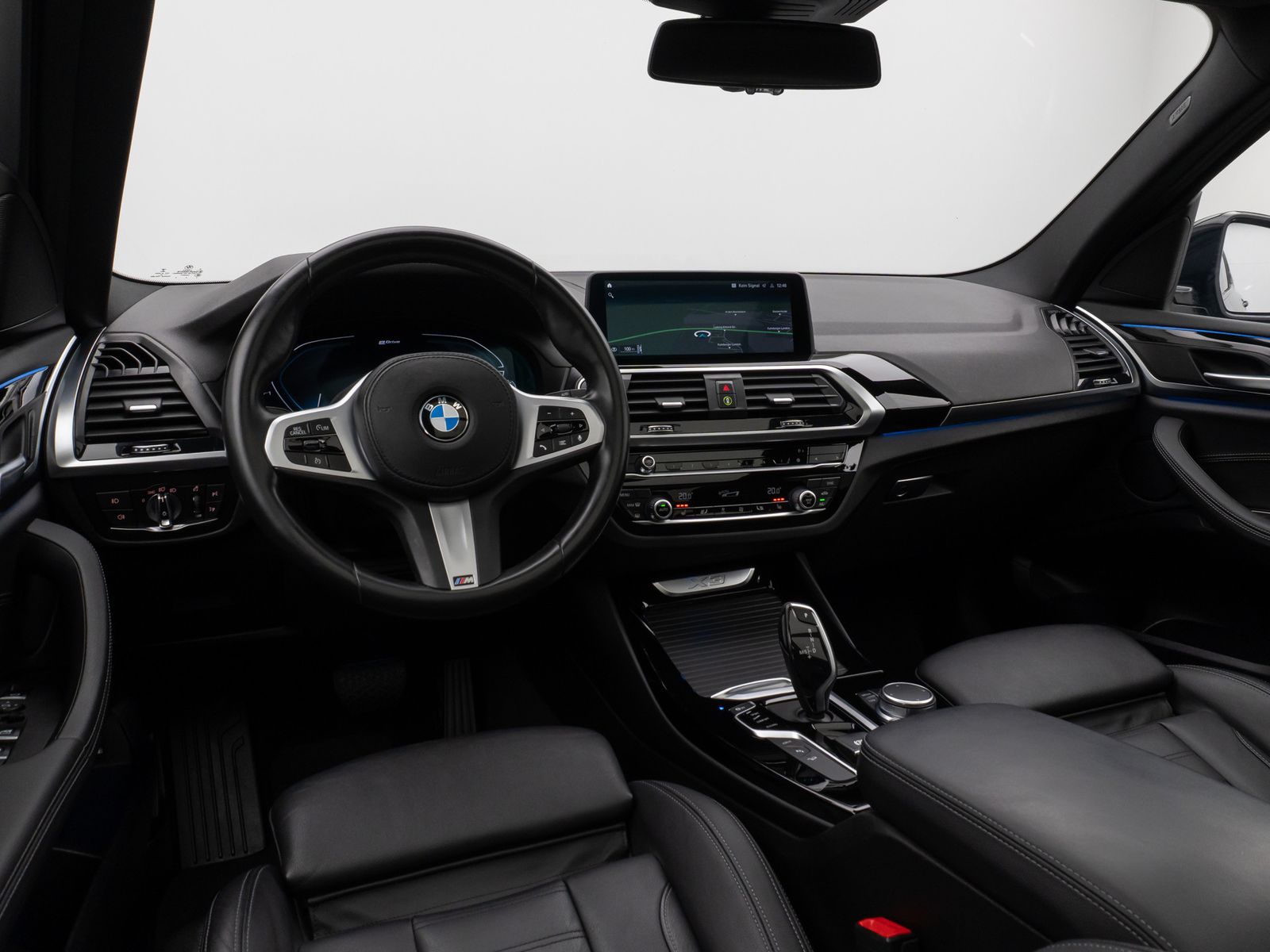 Fahrzeugabbildung BMW X3 xD30e Panorama HUD DAB HiFi Komfort Sport 20"