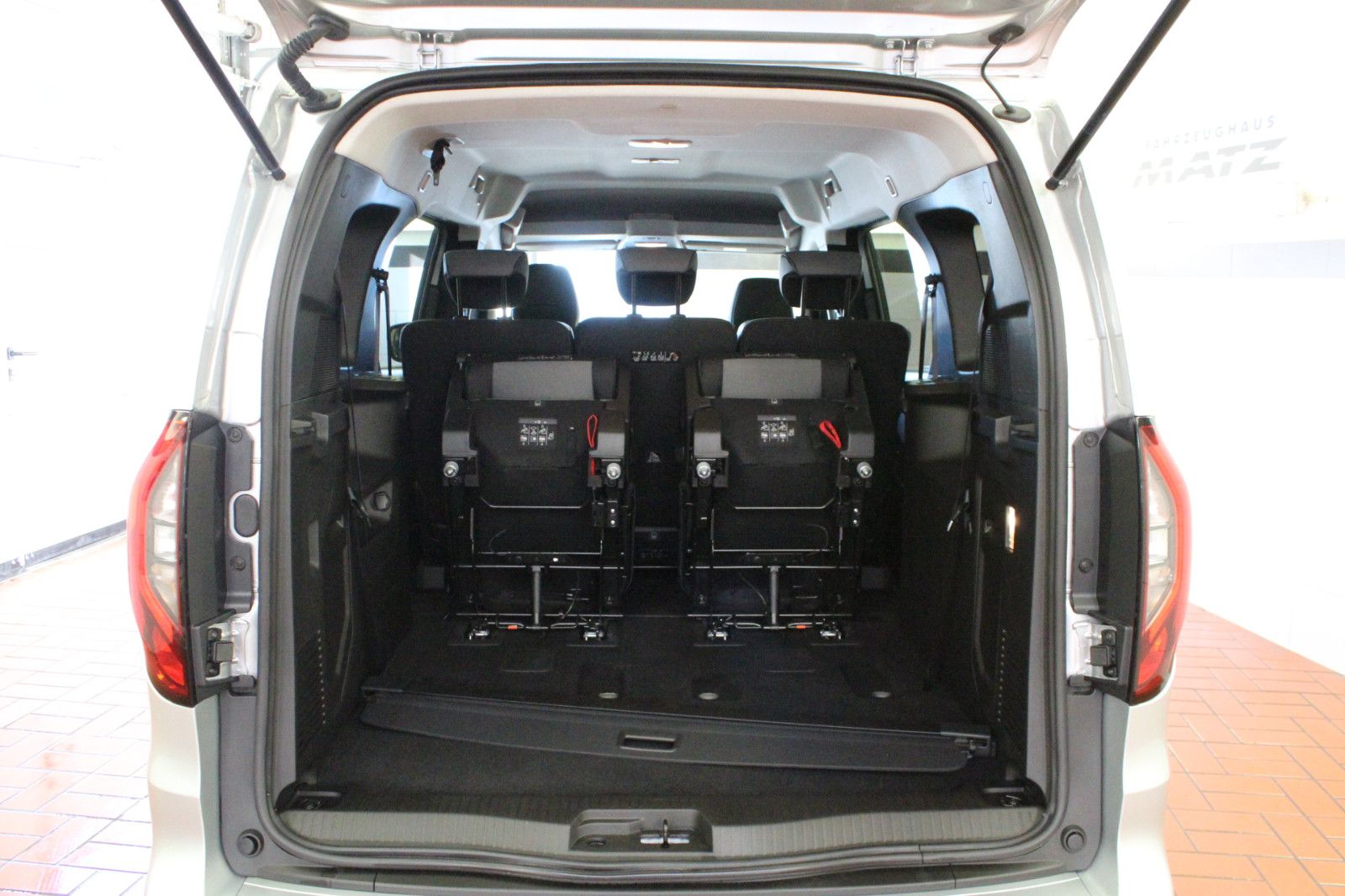 Fahrzeugabbildung Renault Kangoo Grand Techno TCe 130 EDC 7-Sitzer