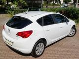 Opel Astra J  1.4 Turbo 5-Türer Klimaaut Sitzheiz PDC - Opel Astra: Weiß, J