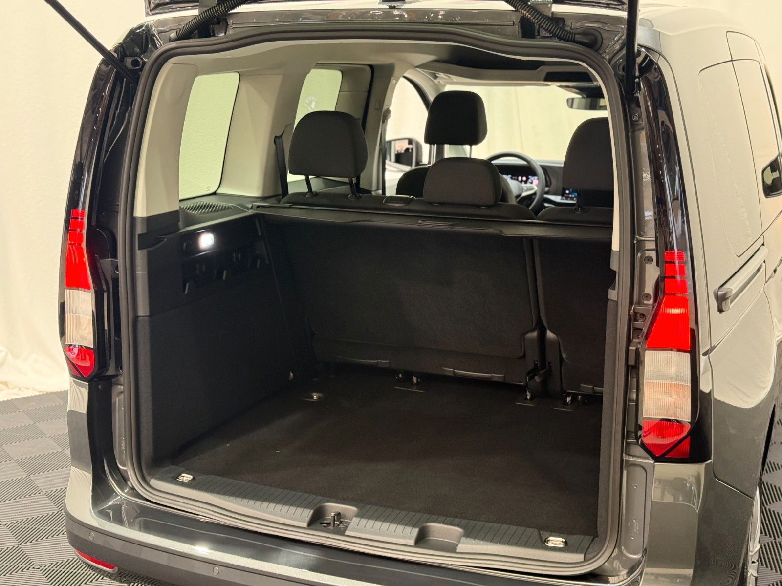 Fahrzeugabbildung Volkswagen Caddy DSG Family AppConnect/ Rückfahrkamera