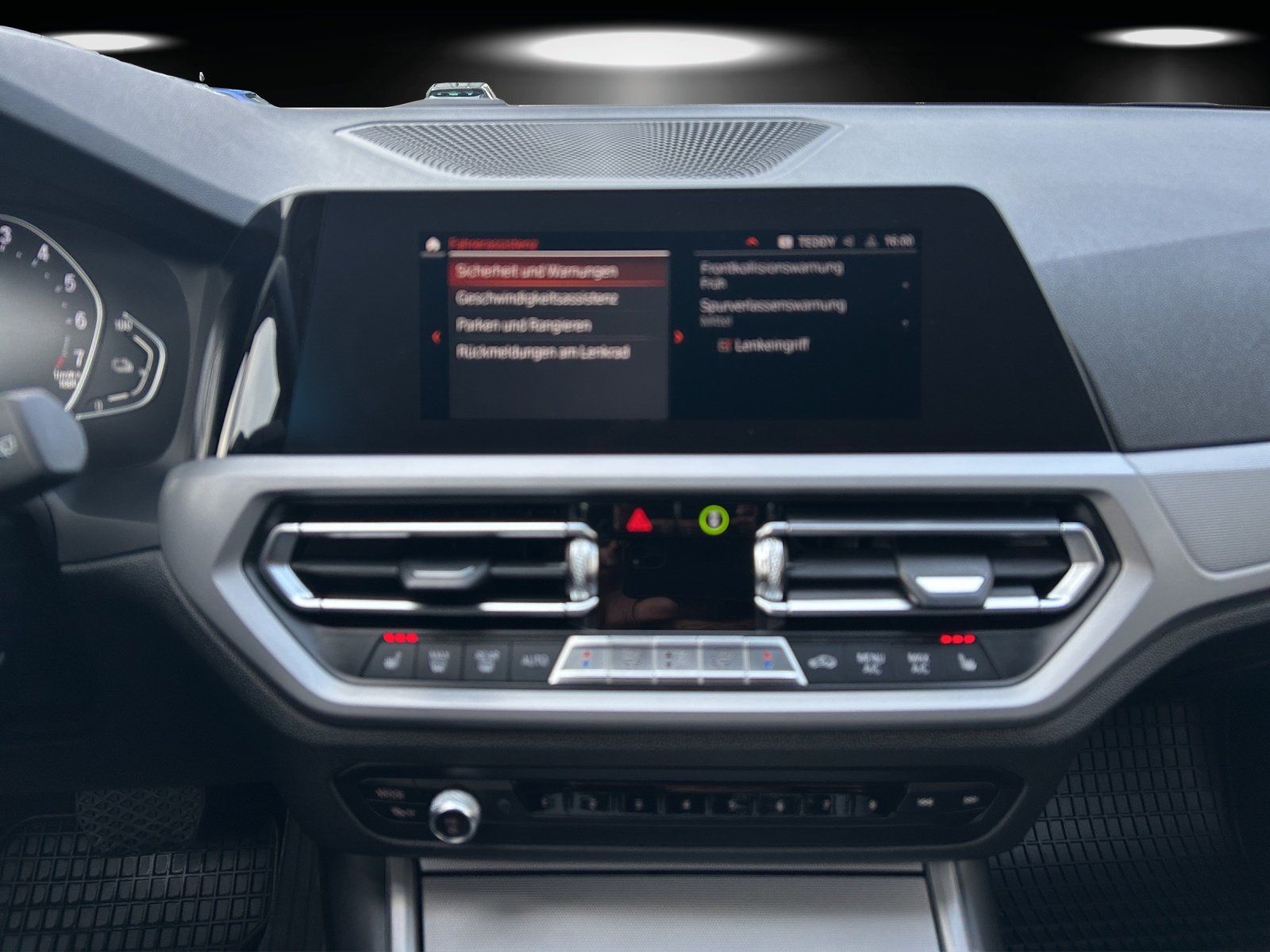 Fahrzeugabbildung BMW 330e Advantage/LIVE-COCKPIT+/LED/SHZ/