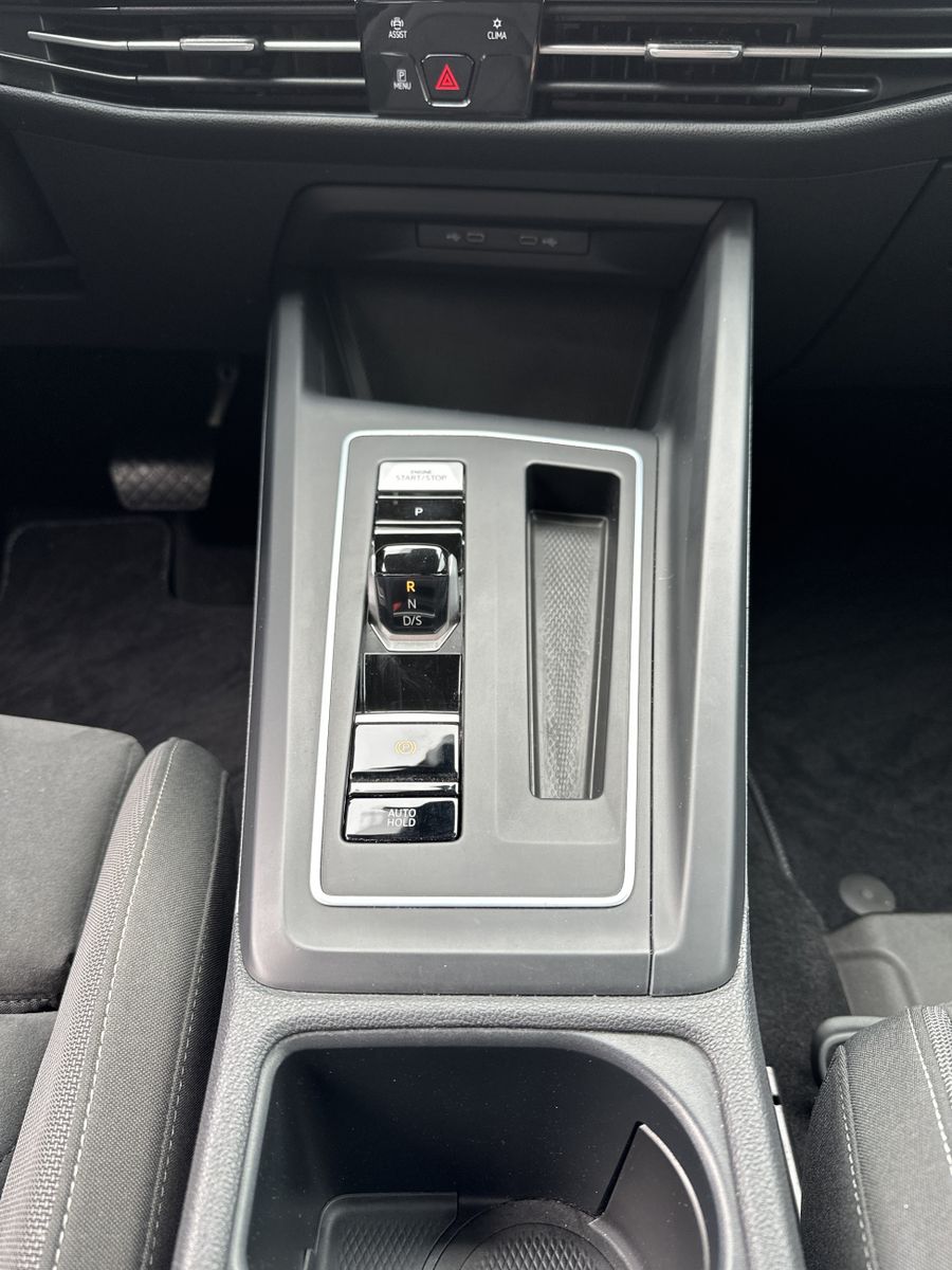 Fahrzeugabbildung Volkswagen Golf Variant 1.5 eTSI DSG Style NAV+LED+ACC+VC