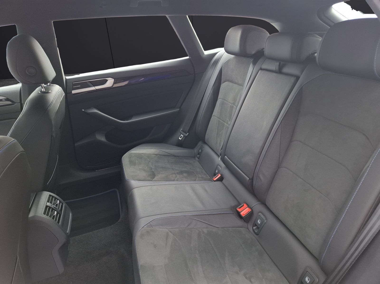 Fahrzeugabbildung Volkswagen Arteon SB R DSG 4M LED Navi AID ACC RFK Harman S