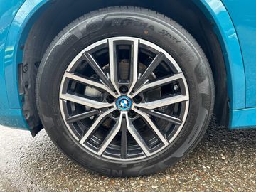 BMW iX1 eDrive20 A M Sportpaket HK HiFi DAB LED RFK