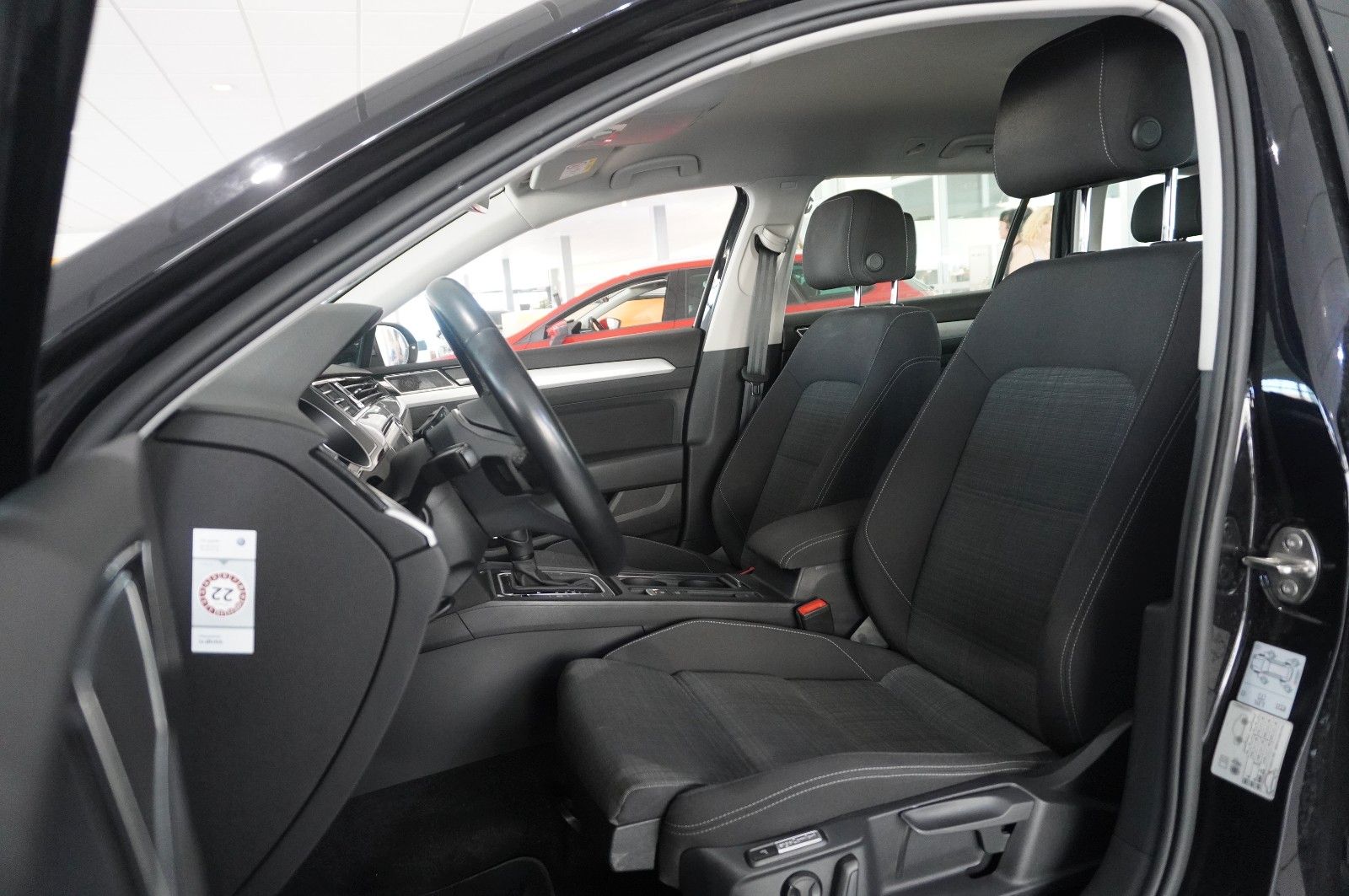 Fahrzeugabbildung Volkswagen Passat VARI. 2.0D BUSINESS 4M NAVI/KAMERA/SH/AHK