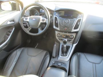 Ford Focus Turnier Titanium Leder + PDC + Winterpaket