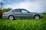 Mercedes-Benz E 240 AVANTGARDE - gut gepflegt, ohne Rost  - blaue Mercedes-Benz E 240