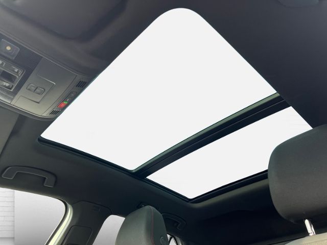 Fahrzeugabbildung Volkswagen T-ROC Sport 1.5 TSI DSG KLIMA LED ALU