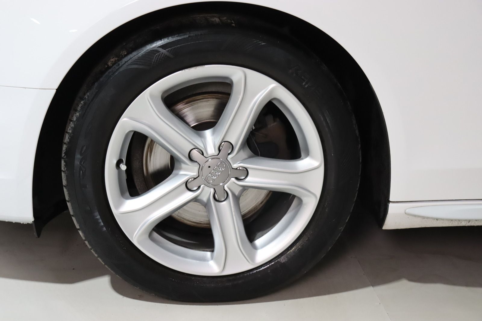 Fahrzeugabbildung Audi A4 1.8 TFSI Attraction Avant S-line * Bi-Xenon *