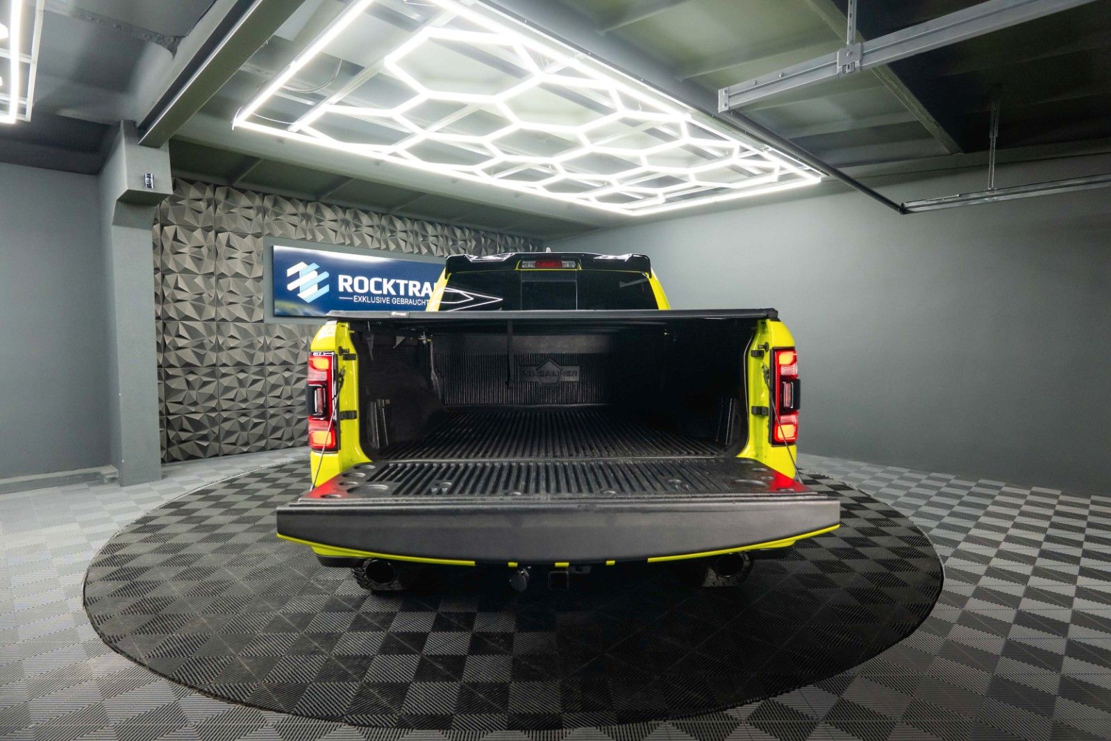 Fahrzeugabbildung Dodge RAM 5.7 V8 4x4 OFFROAD ACID YELLOW Edition LED