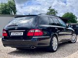 Mercedes-Benz E 230 E T-Modell E 230 - Mercedes-Benz E 230 mit Benzin-Antrieb