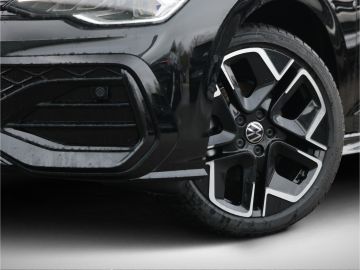 Volkswagen Golf VIII R-Line 1.5 eTSI DSG Voll LED Kamera