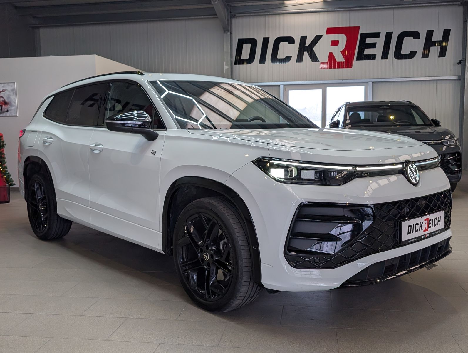 Fahrzeugabbildung Volkswagen Tayron 2.0TDI 4M R-Line Launch Pano Black AHK 20