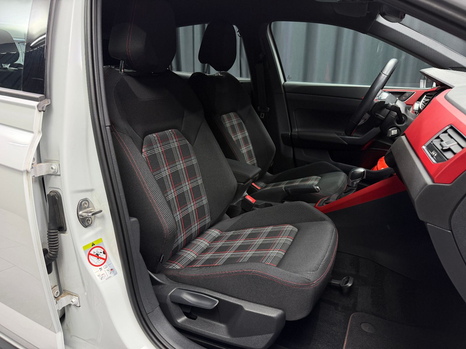 Fahrzeugabbildung Volkswagen Polo VI 2.0 TSI GTI |DSG|AUTOMATIK|LED