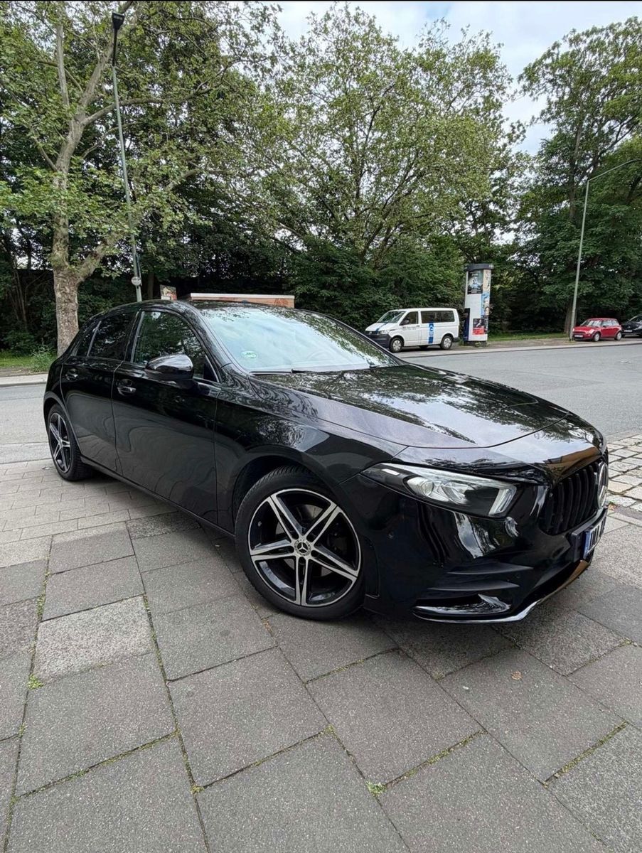MERCEDES-BENZ A 220 DCT -