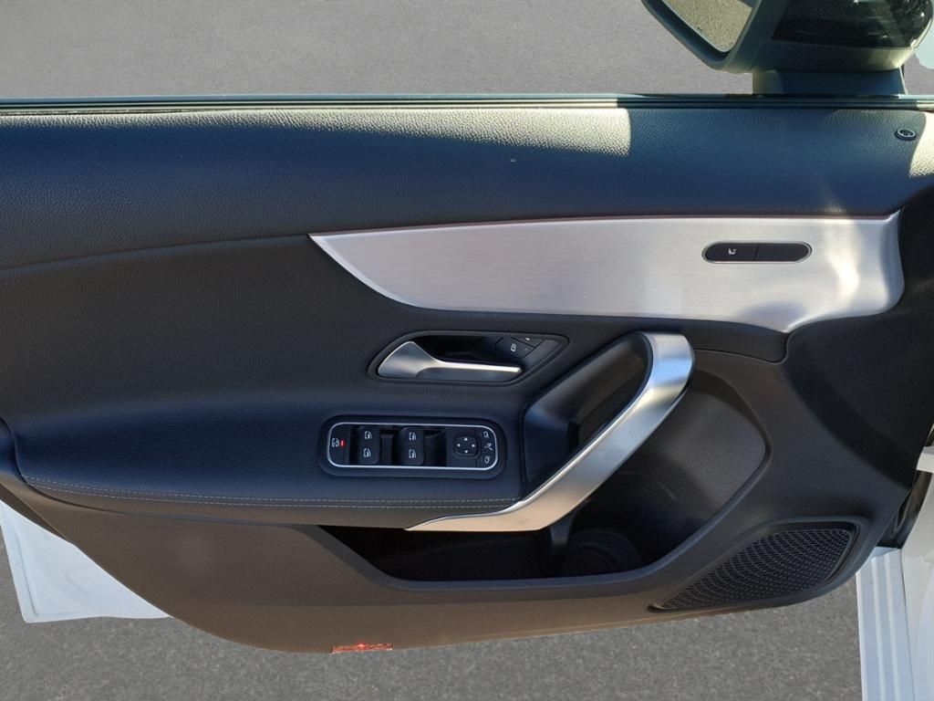 Fahrzeugabbildung Mercedes-Benz A 180 Progressive (EURO 6d) Night Paket*LED*PDC