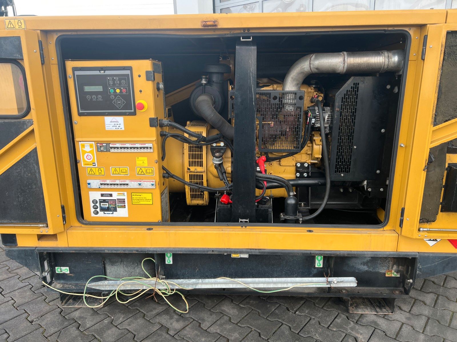 Fahrzeugabbildung CAT DE110E2 Stromerzeuger / 100KVA / 2016 / 16.703h