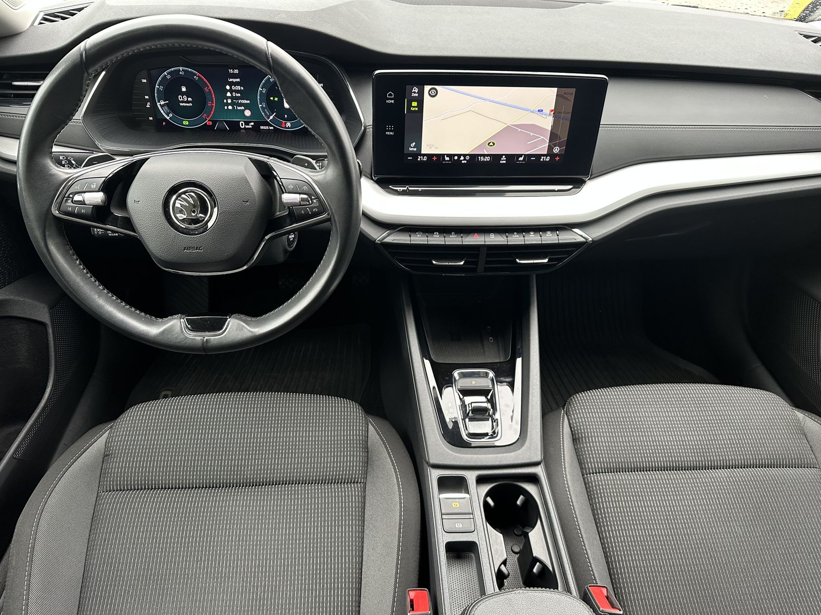 Fahrzeugabbildung SKODA Octavia Combi 2.0 TDI DSG Ambition NAV+LED+AHK