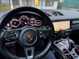 Porsche Cayenne Turbo  - Porsche: Firmenfahrzeug