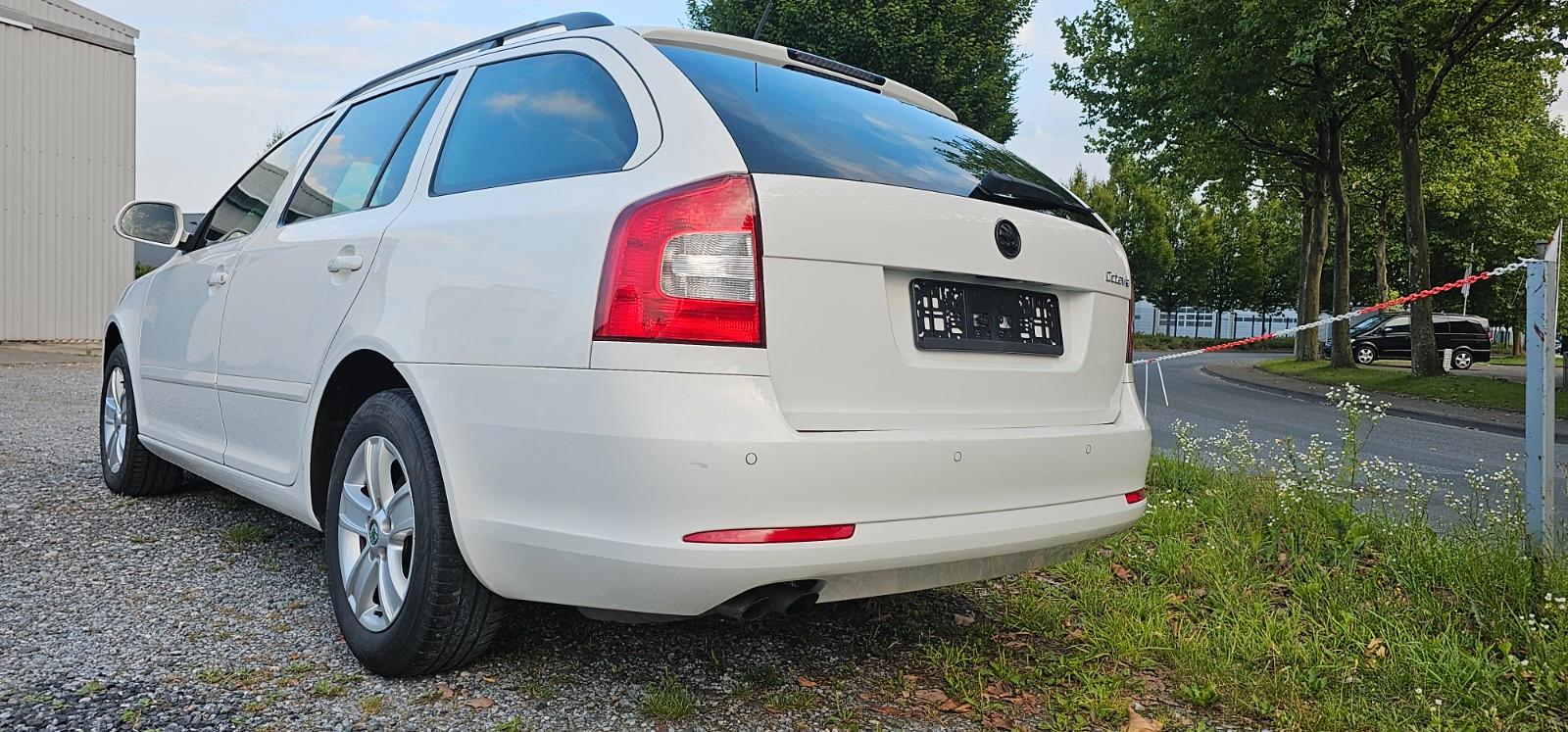 Skoda Octavia 2011 — фото 6