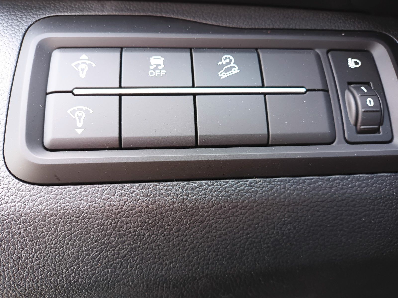 Fahrzeugabbildung KGM TIVOLI NOMAD+SH+KLIMAANLAGE+R.-KAMERA+10.25 ZOLL