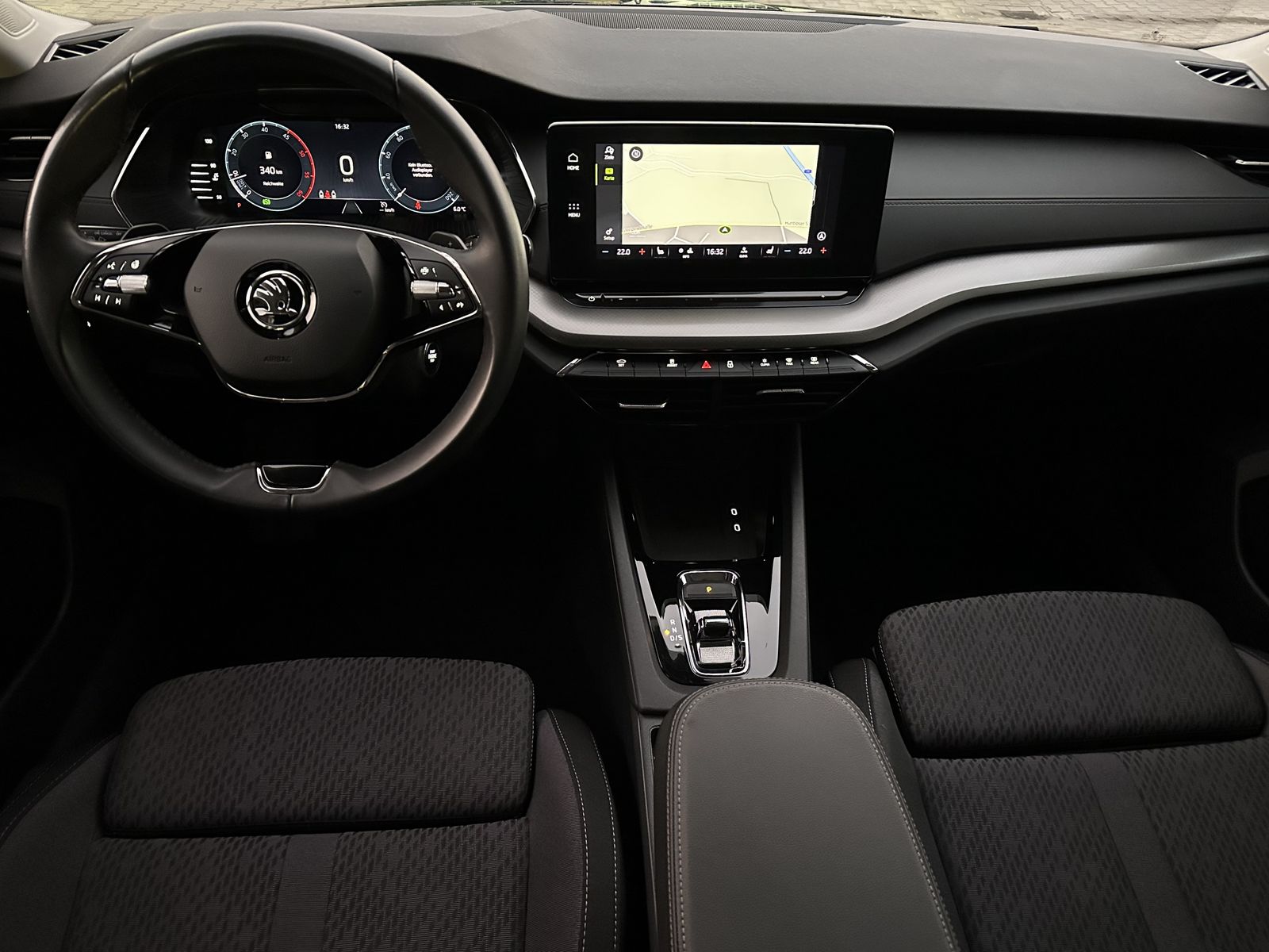 Fahrzeugabbildung SKODA Octavia Combi 2.0 TDI DSG Ambition NAV+LED+VCOCK