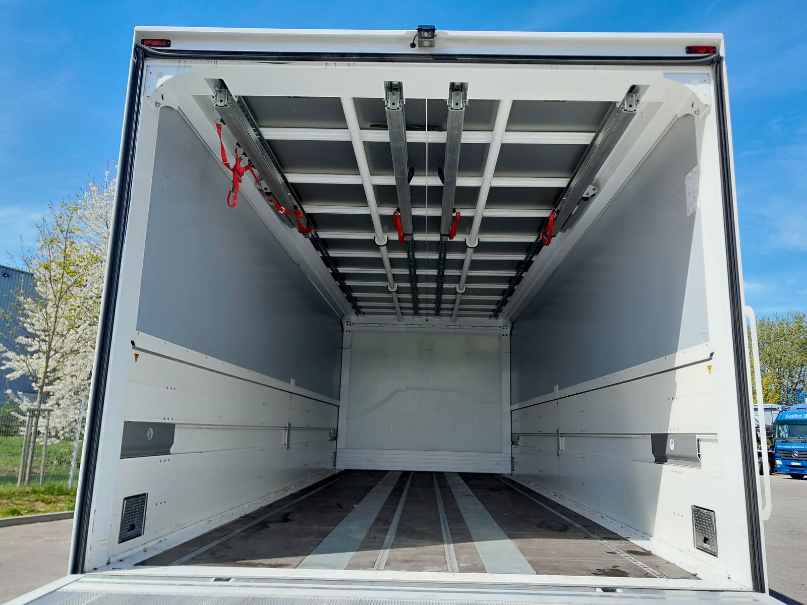 Fahrzeugabbildung DAF FA XD 370 zikun Swing-Board-Aufbau