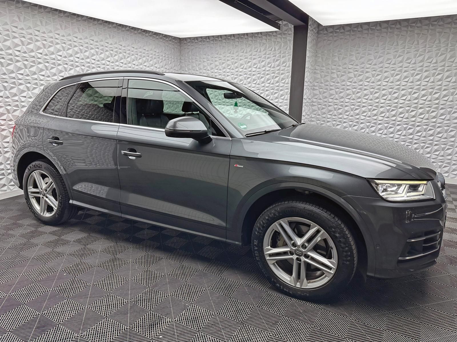 Fahrzeugabbildung Audi Q5 40TDI QUATTRO/SPORT/S-LINE/PANO/PDC/LED/AHK