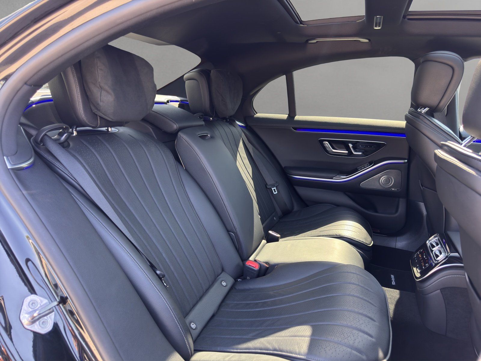 Fahrzeugabbildung Mercedes-Benz S350d AMG-LINE/PANO-DACH/BURM.-3D/DISTR./AHK/