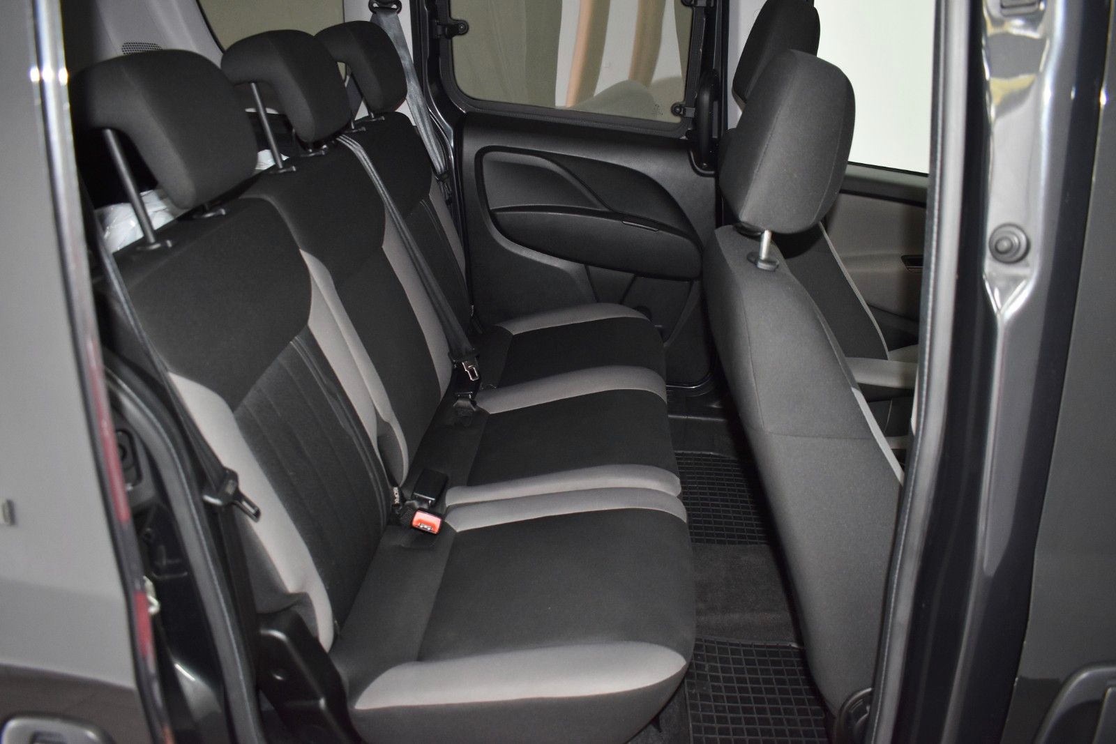 Fahrzeugabbildung Fiat Doblo 5 Sitzer,PDC,Climatronic,8-fach bereift