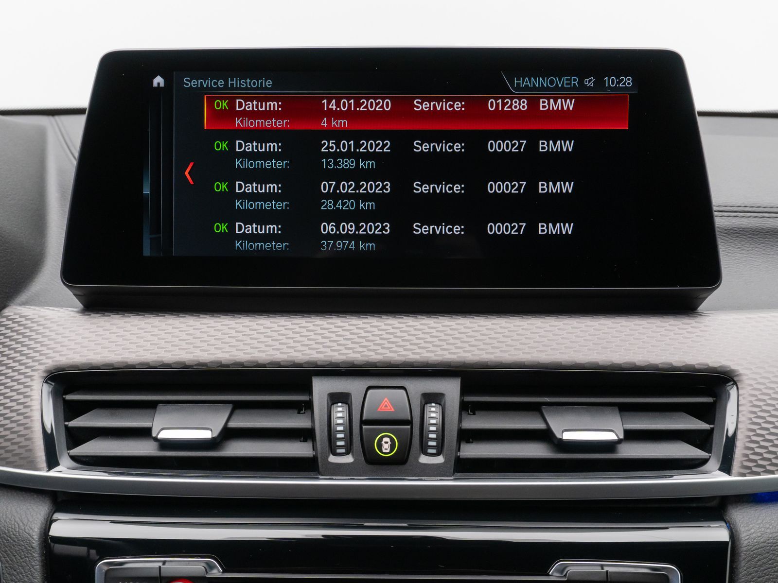 Fahrzeugabbildung BMW X2 xD20d M Sport Navi+ Alarm DAB HUD H/K 19Zoll