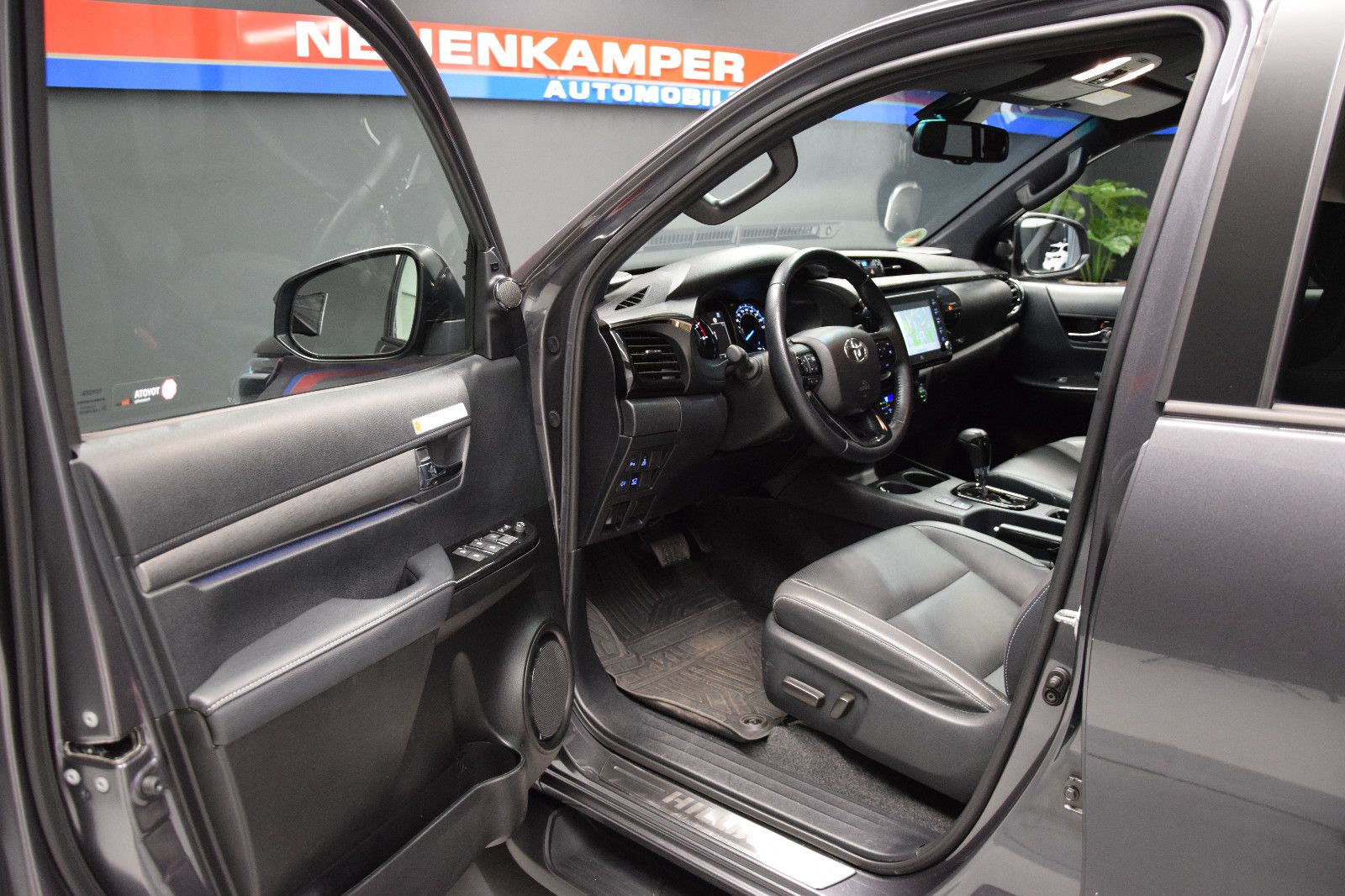 Fahrzeugabbildung Toyota Hilux 4x4 Invincible DoKa AHK JBL Keyless LED