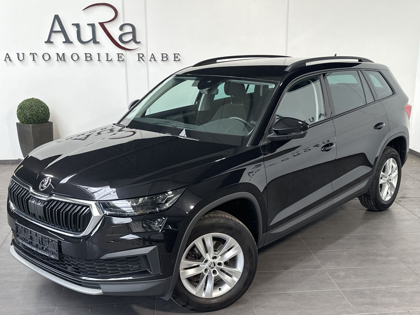 Fahrzeugabbildung SKODA Kodiaq Ambition NAV+LED+ACC+AHK+KAMERA+CARPLAY