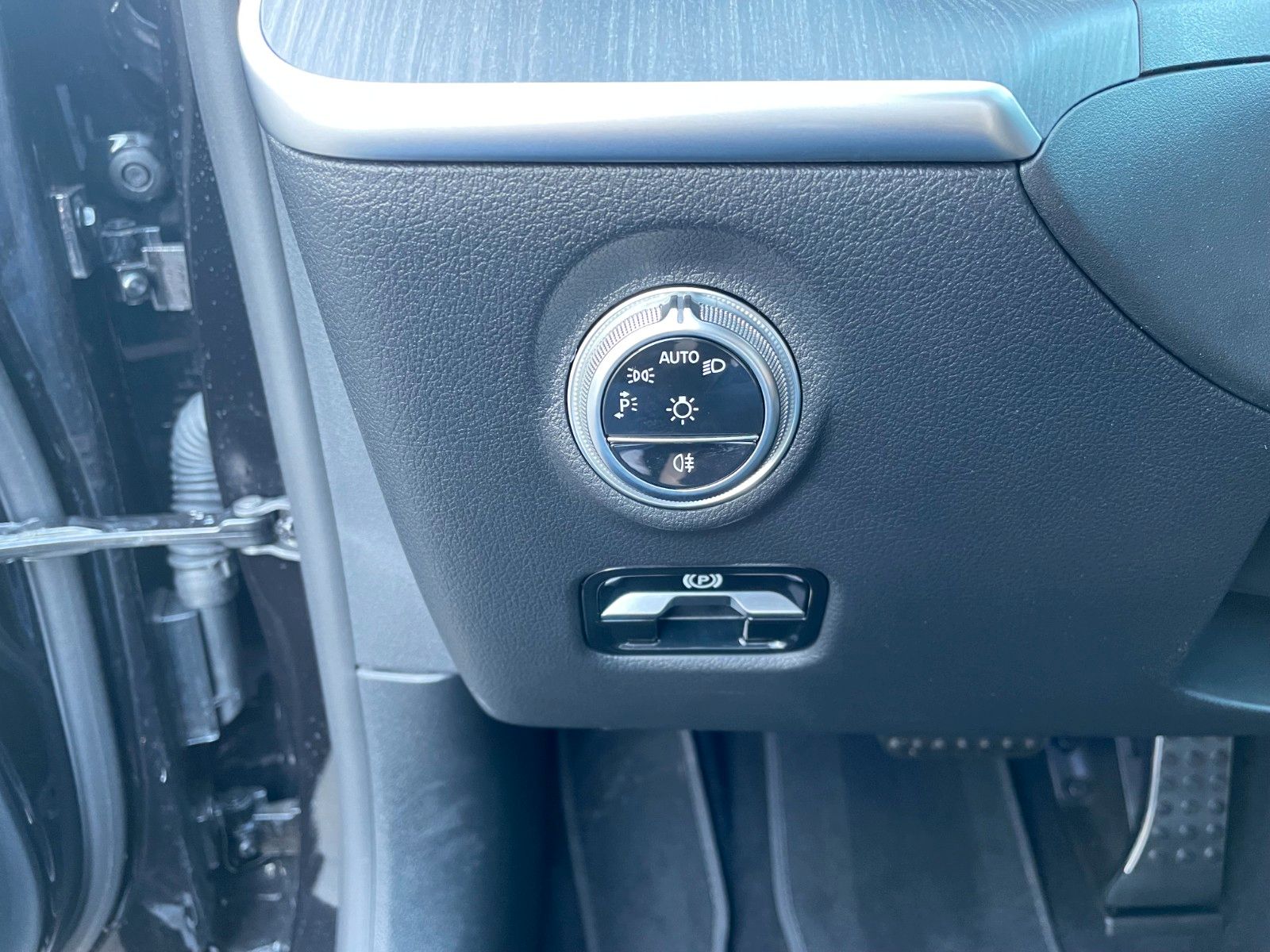 Fahrzeugabbildung Mercedes-Benz C 200 AMG AHK+Memory+Distr+R-Kamera+Keyless+19"