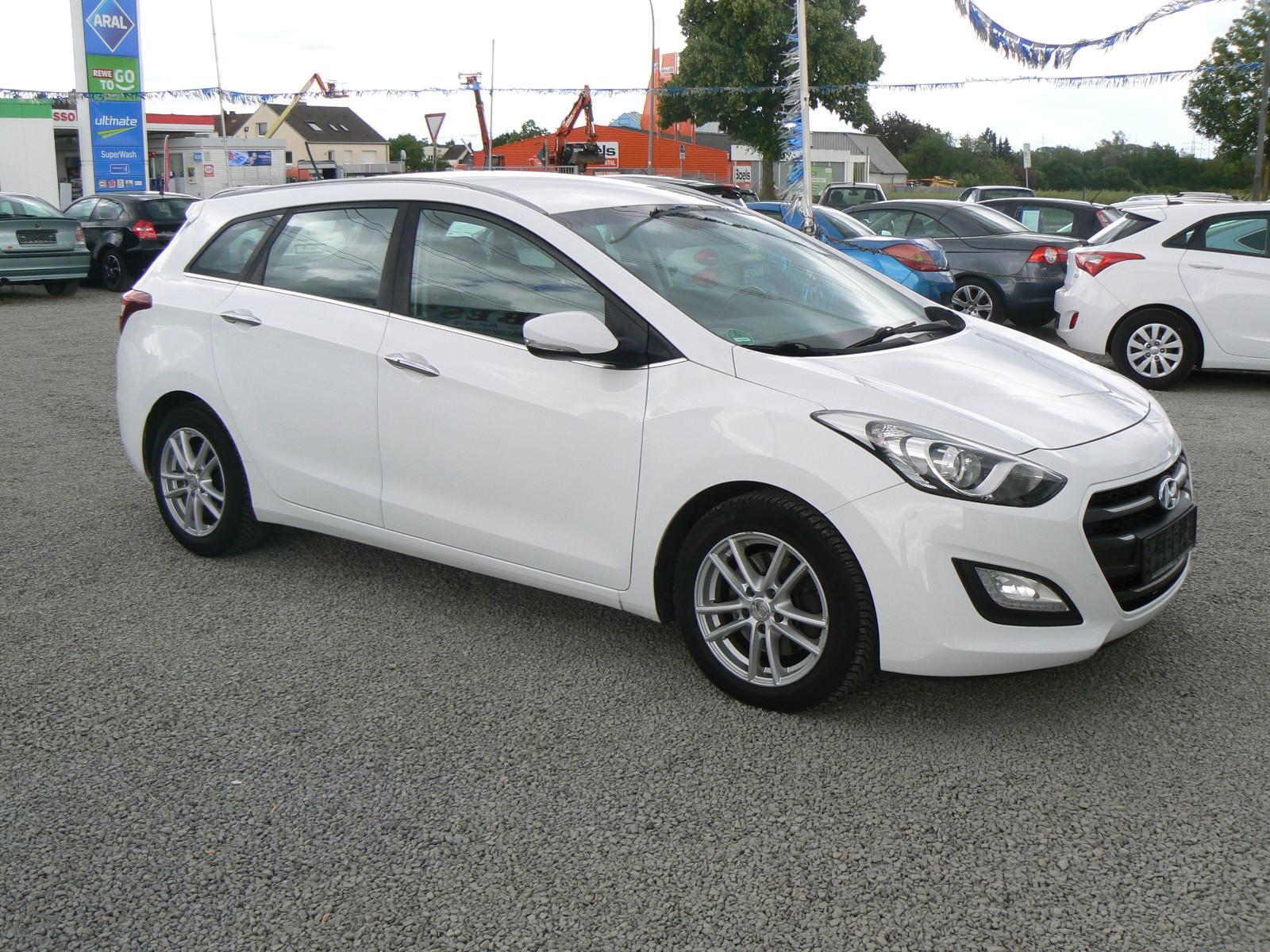 Hyundai i30 cw1,6 blue Style Aut./Navi/R.Kamera/Klimaaut