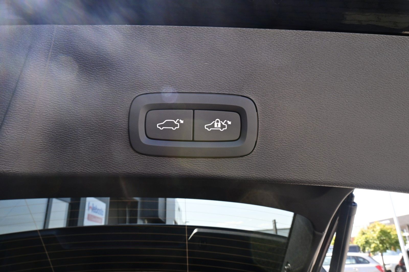 Fahrzeugabbildung Volvo XC40 B3 DKG Plus Black Edition*FSHZG*360°*ACC