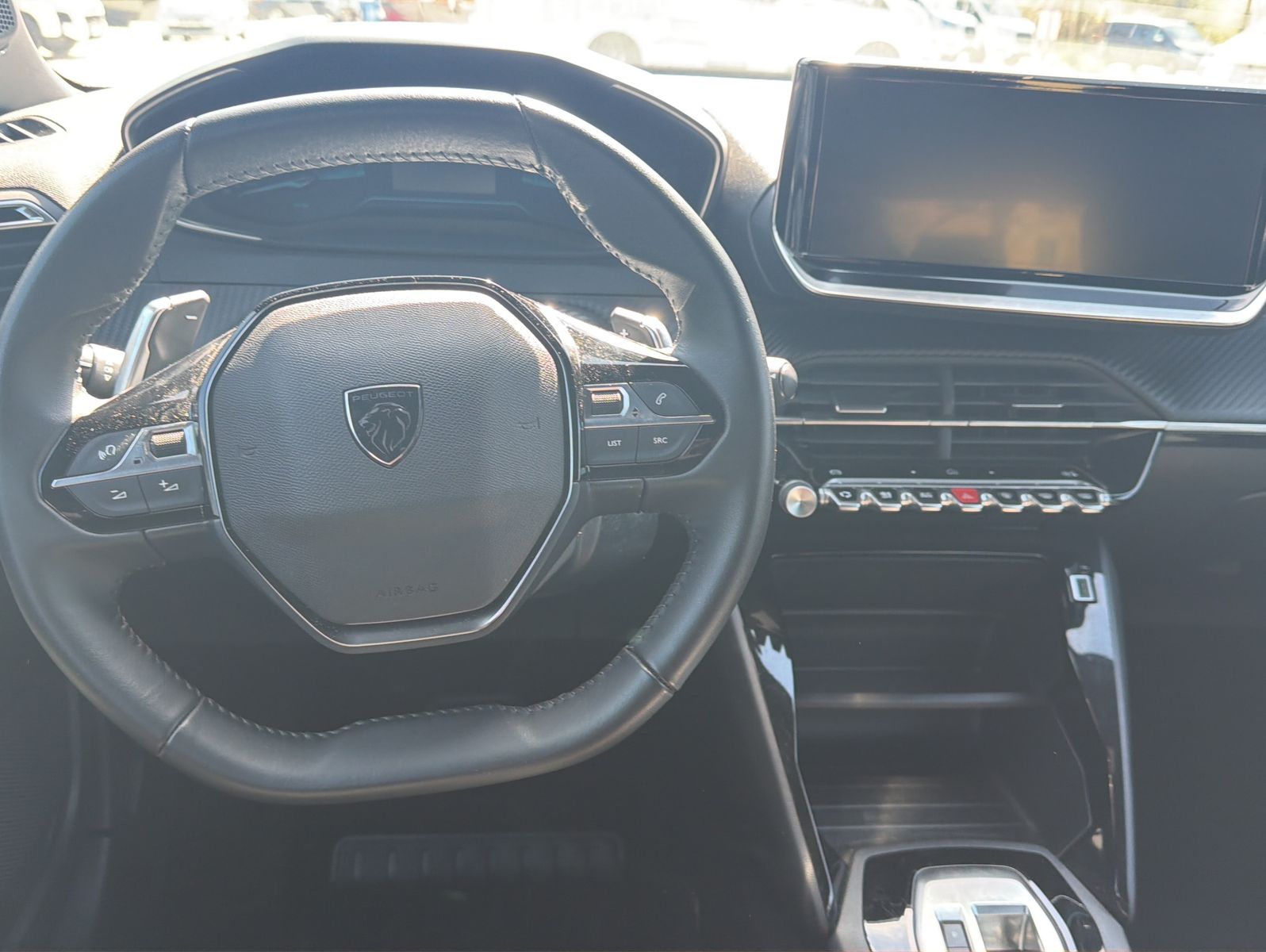Fahrzeugabbildung Peugeot 2008 Hybrid 136 PS Style