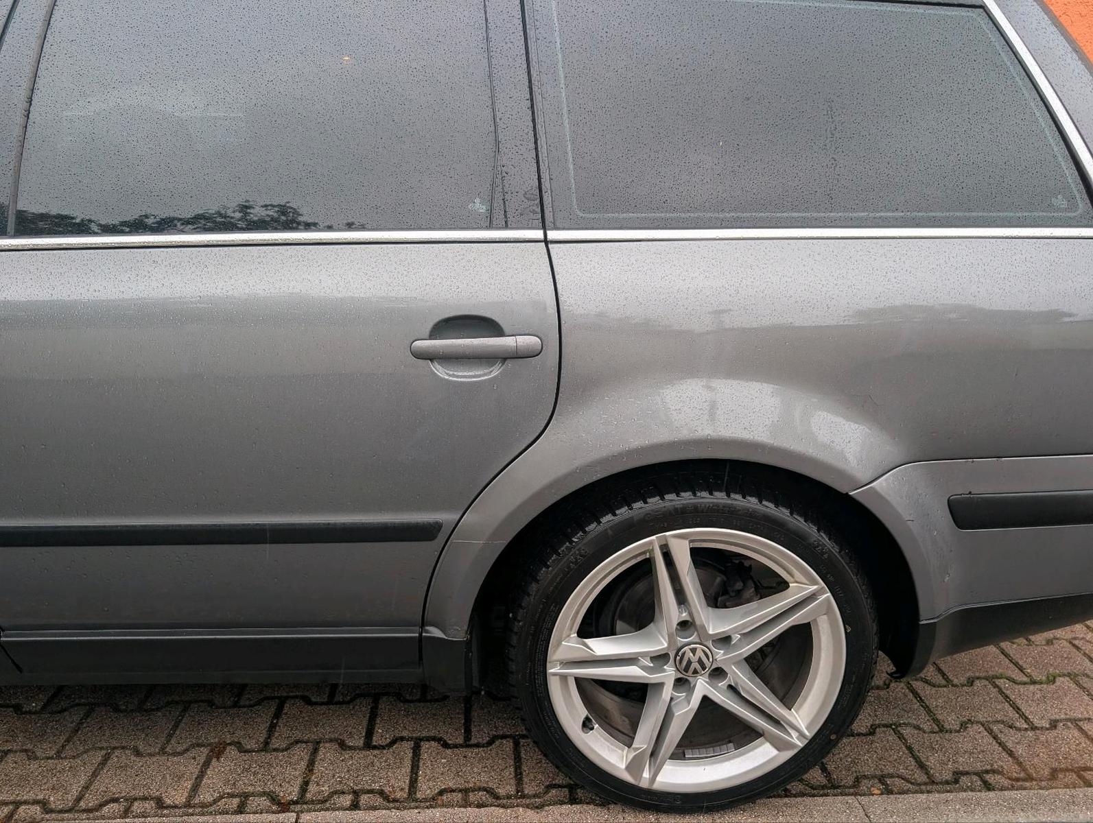 Volkswagen Passat 2005 — rear view