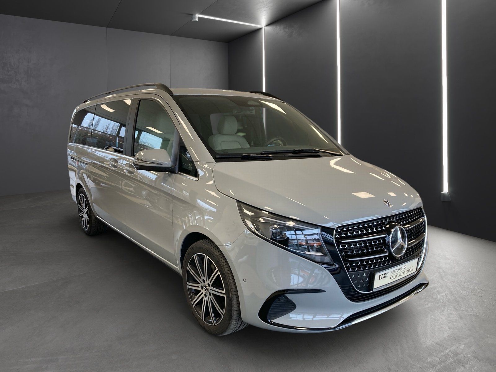 Fahrzeugabbildung Mercedes-Benz V 300d 4M AVANTGARDE L*Pano*Airmatic*AHK*Distron