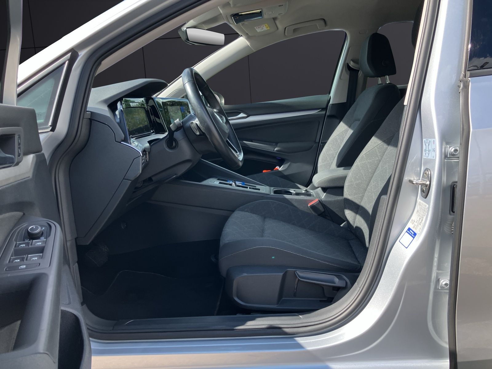 Fahrzeugabbildung Volkswagen Golf VIII Variant TDI Life DSG LED Navi ACC AHK