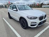 BMW X3 xDrive20d xLine Pano, LED Matrix, 19" LM - BMW X3 Unfallwagen