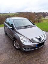 Mercedes-Benz 200 - Mercedes-Benz 200: Kleinwagen