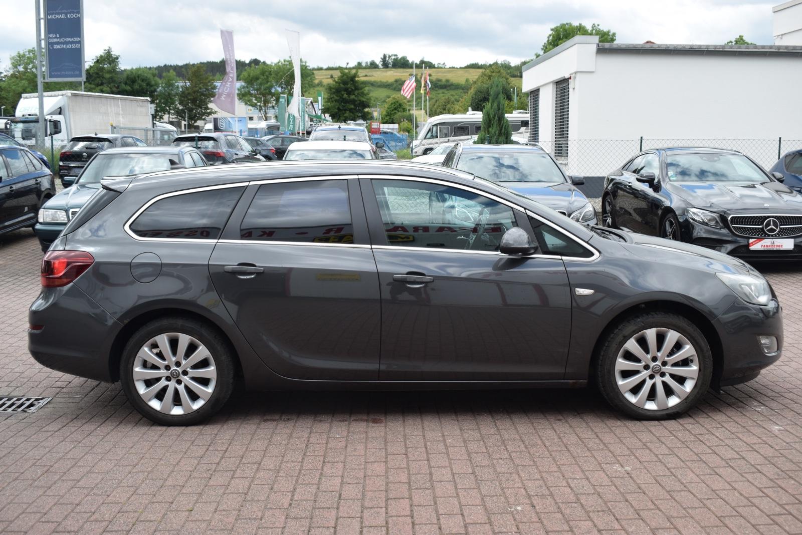 Opel Astra 2011 — photo 6