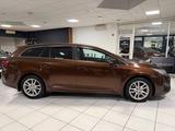 Toyota Avensis Touring Sports Business Edition/AHK/LED! - Toyota Avensis mit Diesel-Antrieb: Kombi