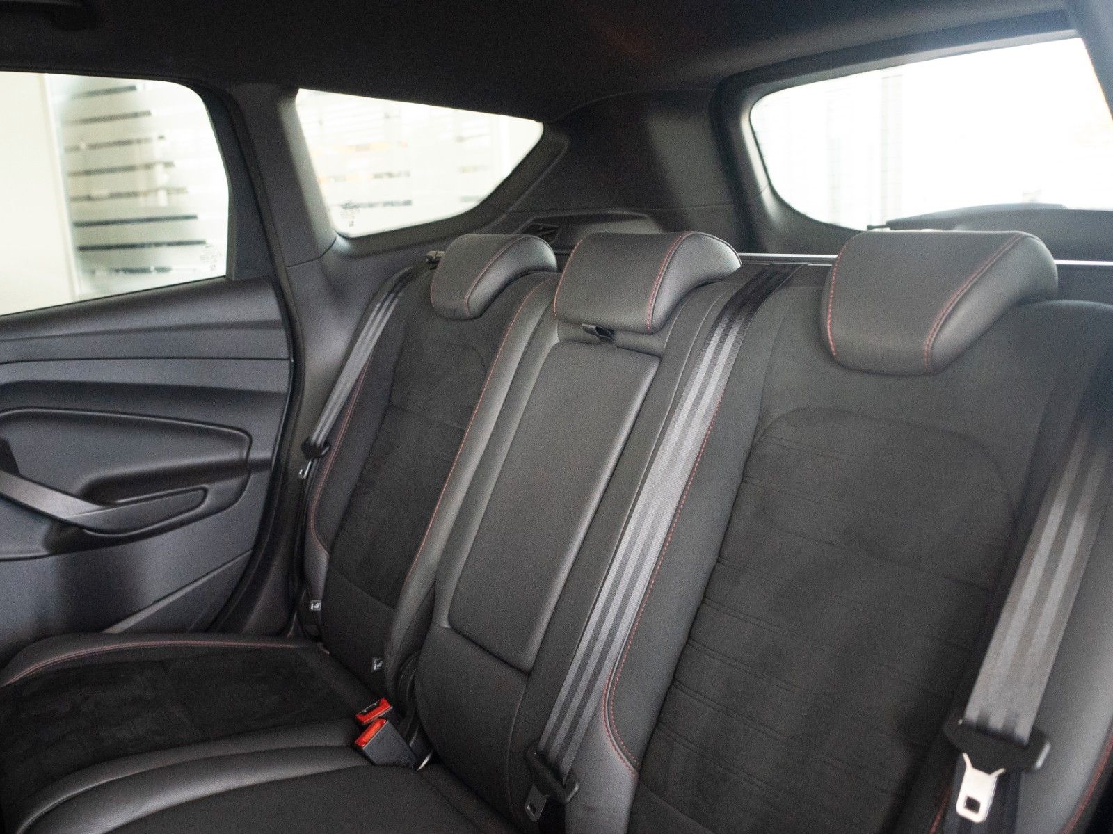 Fahrzeugabbildung Ford Kuga ST-Line WINTER-P./NAVI/KAMERA