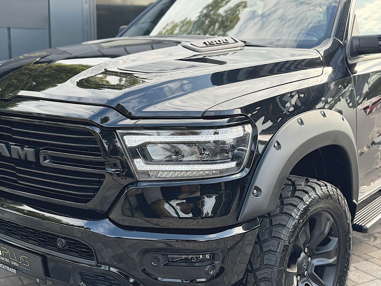 Fahrzeugabbildung Dodge RAM 5.7 V8 HEMI BLACK Edition Offroad 4x4 Tesla