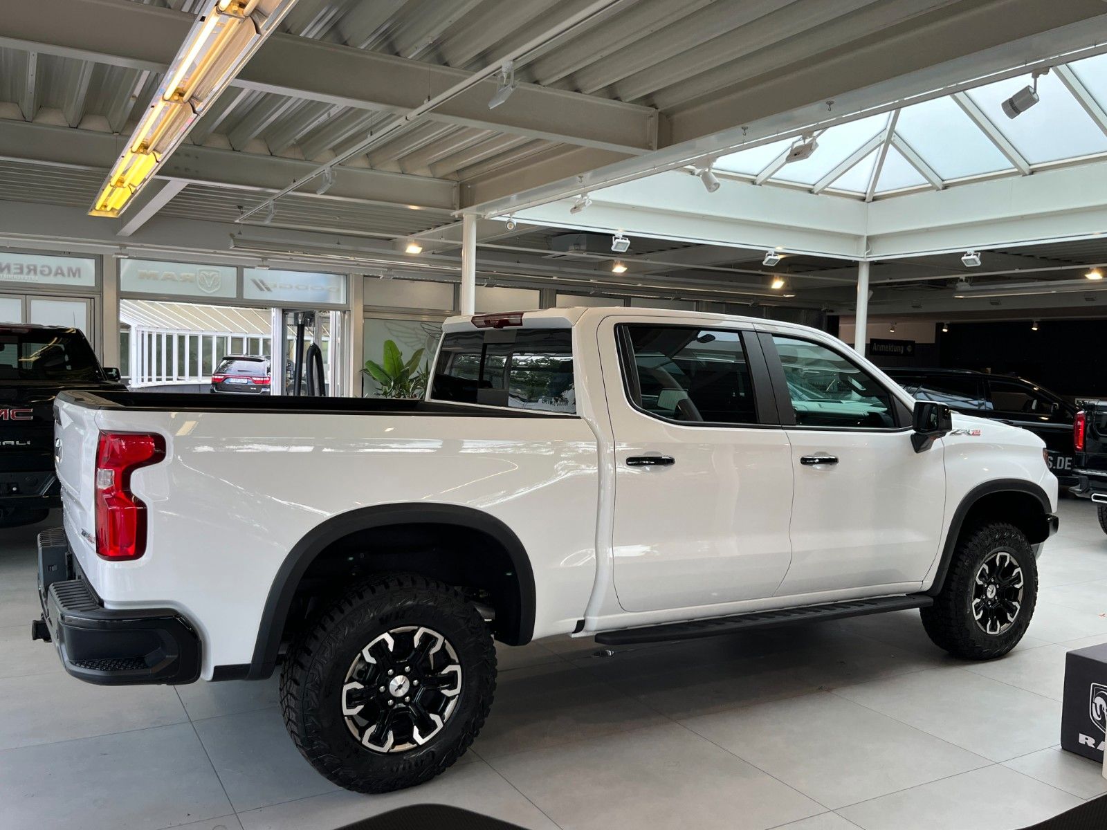 Fahrzeugabbildung Chevrolet Silverado ZR2 V8 6.2*Head-Up*360°*Offroad*AHK