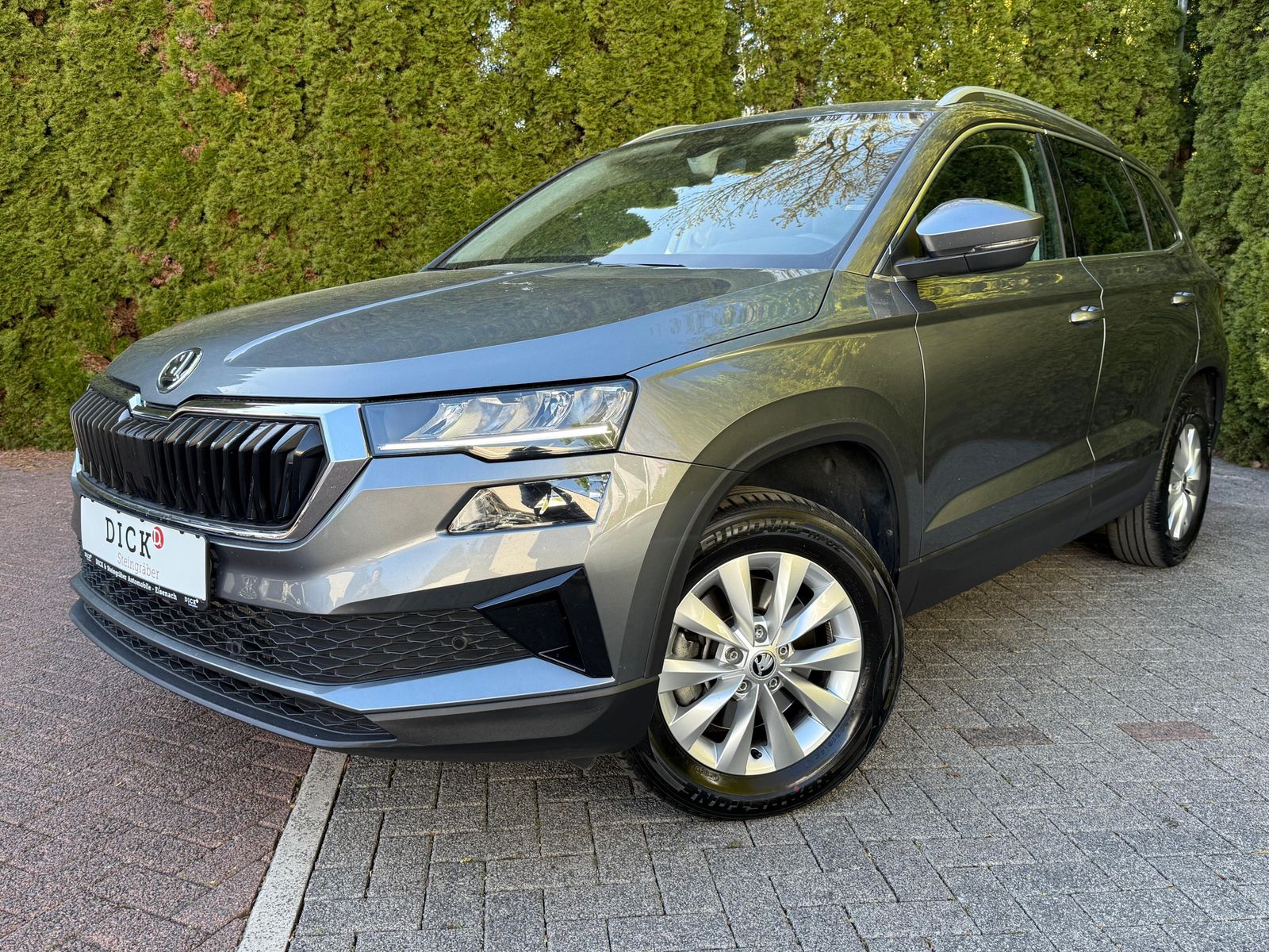 Fahrzeugabbildung SKODA Karoq 1.5 TSI Ambition LED+KAMERA+VIRT+CARPL+DAB