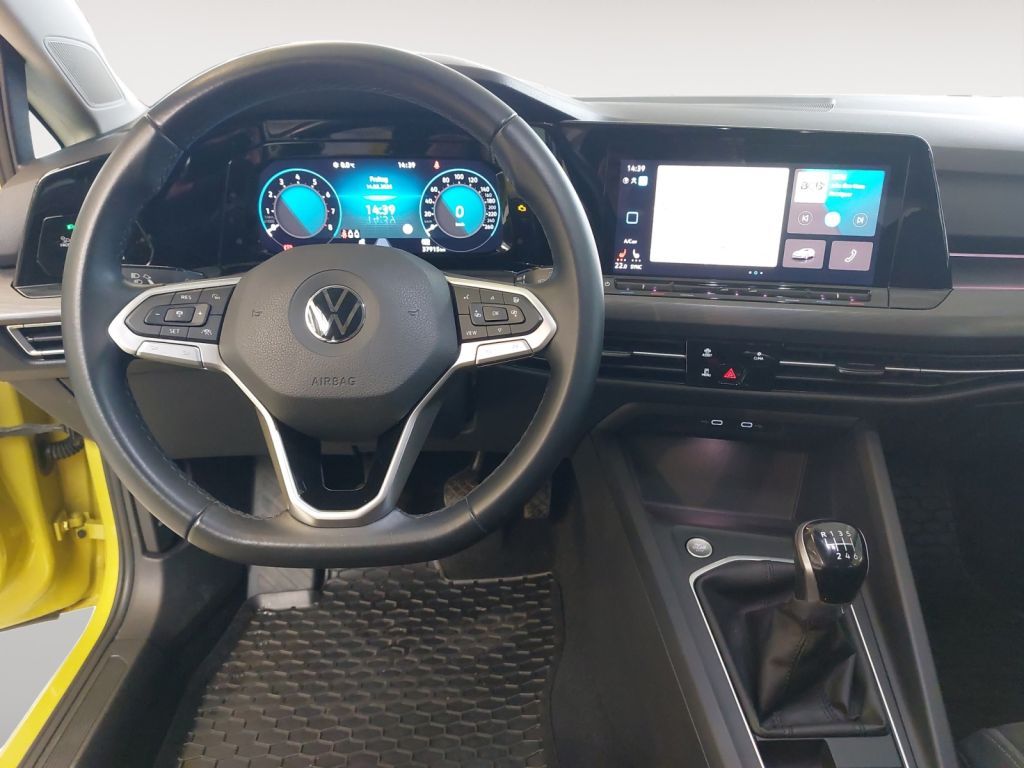 Fahrzeugabbildung Volkswagen Golf 1.5 TSI Style Panorama ACC Licht&Sicht